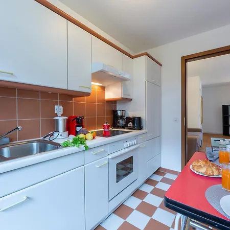 Casa Chiara Muralto With Balcony & Wi‑Fi - Happy Rentals Локарно