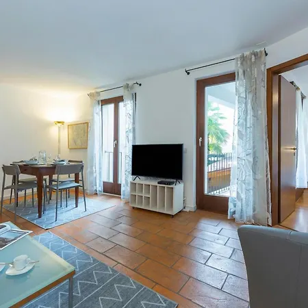Casa Chiara Muralto With Balcony & Wi‑Fi - Happy Rentals Апартаменты *